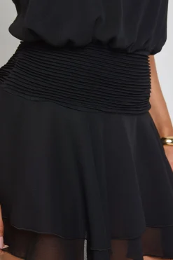 boohoo Robe Courte À Encolure Américaine Avec Taille Froncée En Mousseline Texturée<Femme Robes|Robes De Soirée