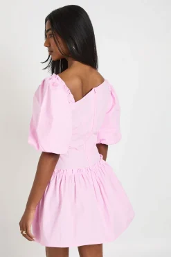 Robe Courte À Encolure Asymétrique Et Manches Bouffantes