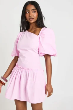 Robe Courte À Encolure Asymétrique Et Manches Bouffantes