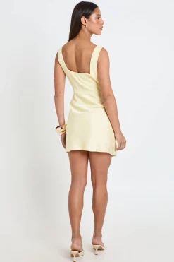 boohoo Robe Courte À Encolure Carrée Avec Détail Jacquard Et Drapé En Satin<Femme Robes Moulantes|Satin Et Dentelle