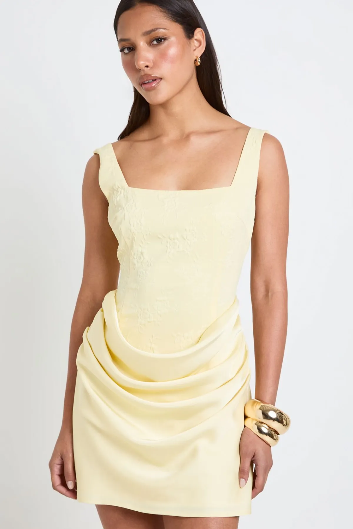 boohoo Robe Courte À Encolure Carrée Avec Détail Jacquard Et Drapé En Satin<Femme Robes Moulantes|Satin Et Dentelle