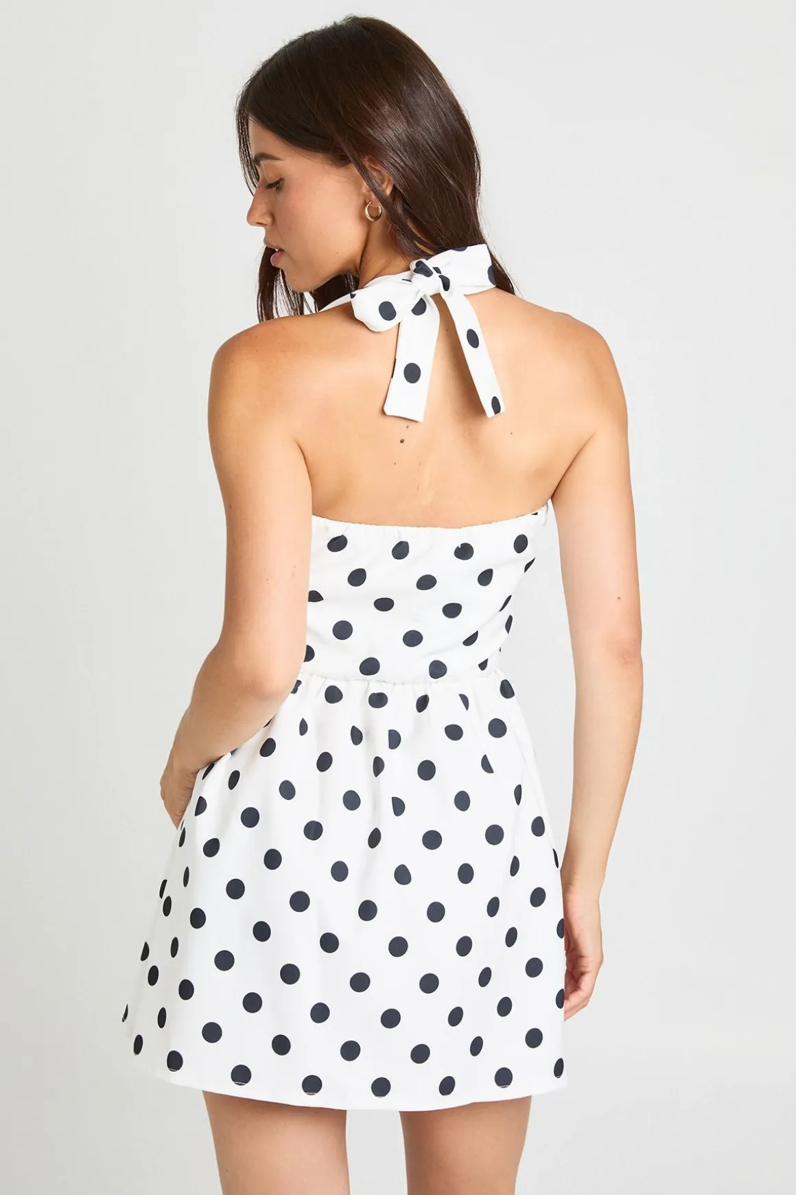 Robe Courte À Encolure Carrée À Pois