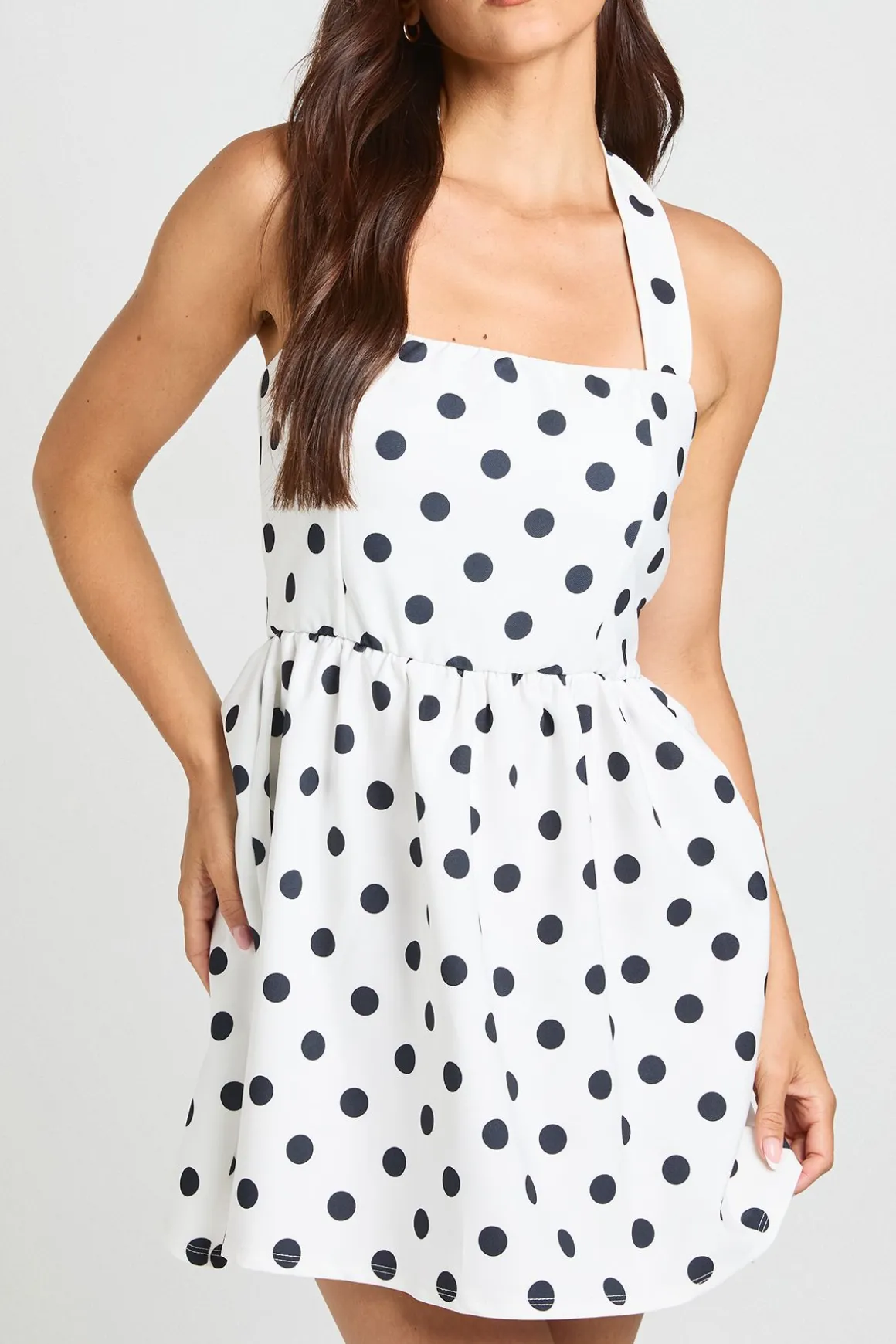 Robe Courte À Encolure Carrée À Pois