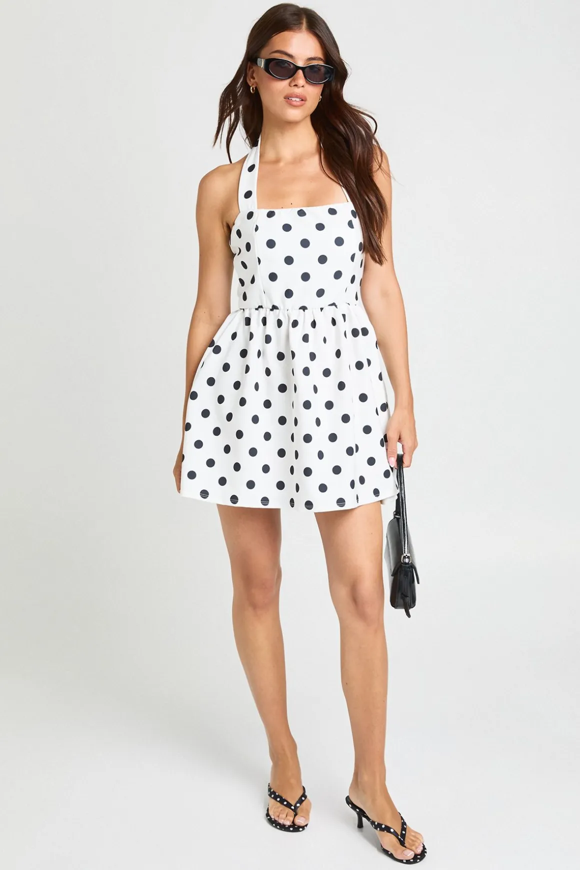 Robe Courte À Encolure Carrée À Pois