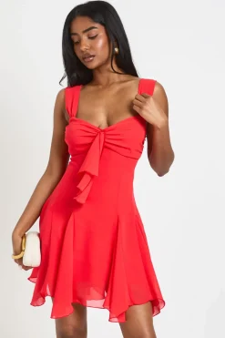 Robe Courte À Encolure Cœur Et Ourlet Godets