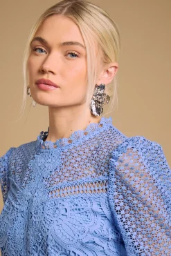Robe Courte En Dentelle Contrastée