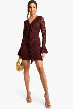 Robe courte en dentelle à manches évasées