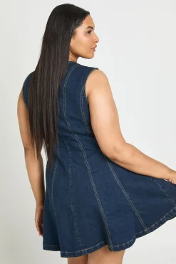 boohoo Robe Courte En Jean Sans Manches Avec Détails De Coutures Grande Taille<Femme Denim|Denim