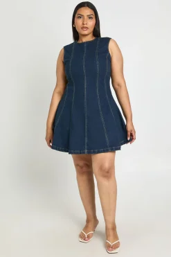 boohoo Robe Courte En Jean Sans Manches Avec Détails De Coutures Grande Taille<Femme Denim|Denim