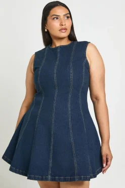boohoo Robe Courte En Jean Sans Manches Avec Détails De Coutures Grande Taille<Femme Denim|Denim