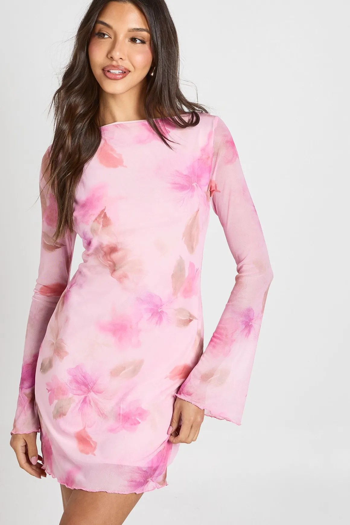 Robe Courte En Mesh Floral À Manches Évasées