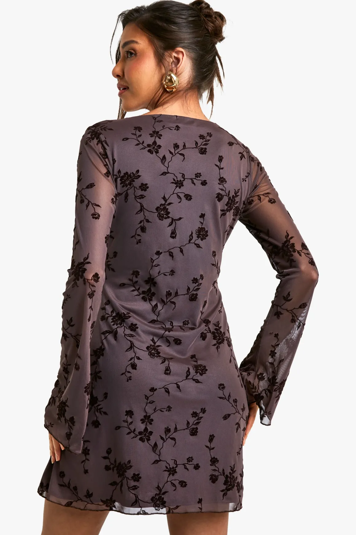 Robe courte en mesh à nouer à l'avant avec manches évasées