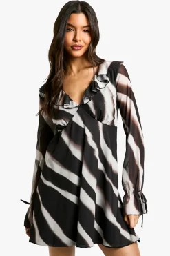 boohoo Robe courte en mesh à volants<Femme Robes Patineuses|Robes À Manches Longues