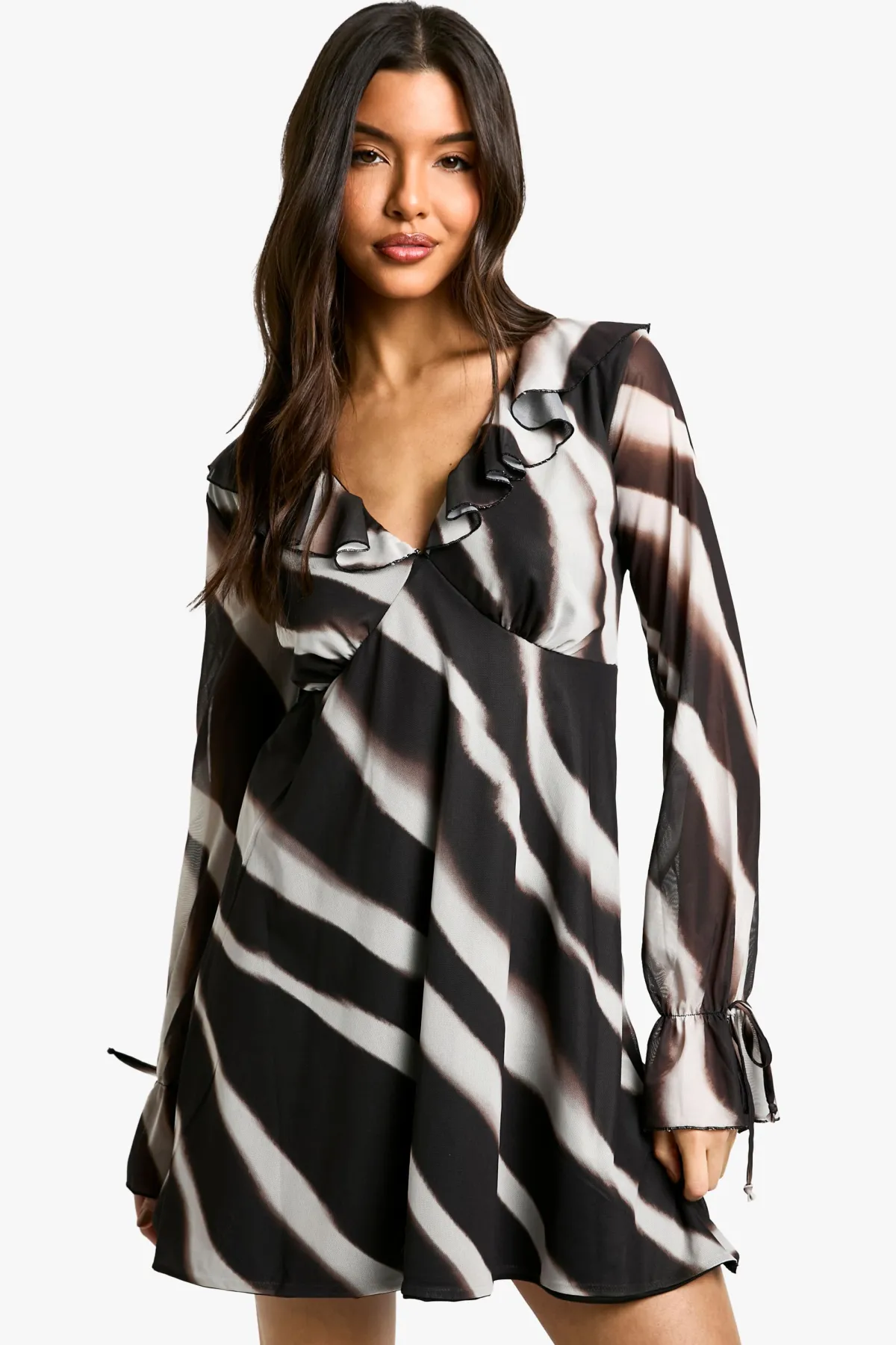boohoo Robe courte en mesh à volants<Femme Robes Patineuses|Robes À Manches Longues
