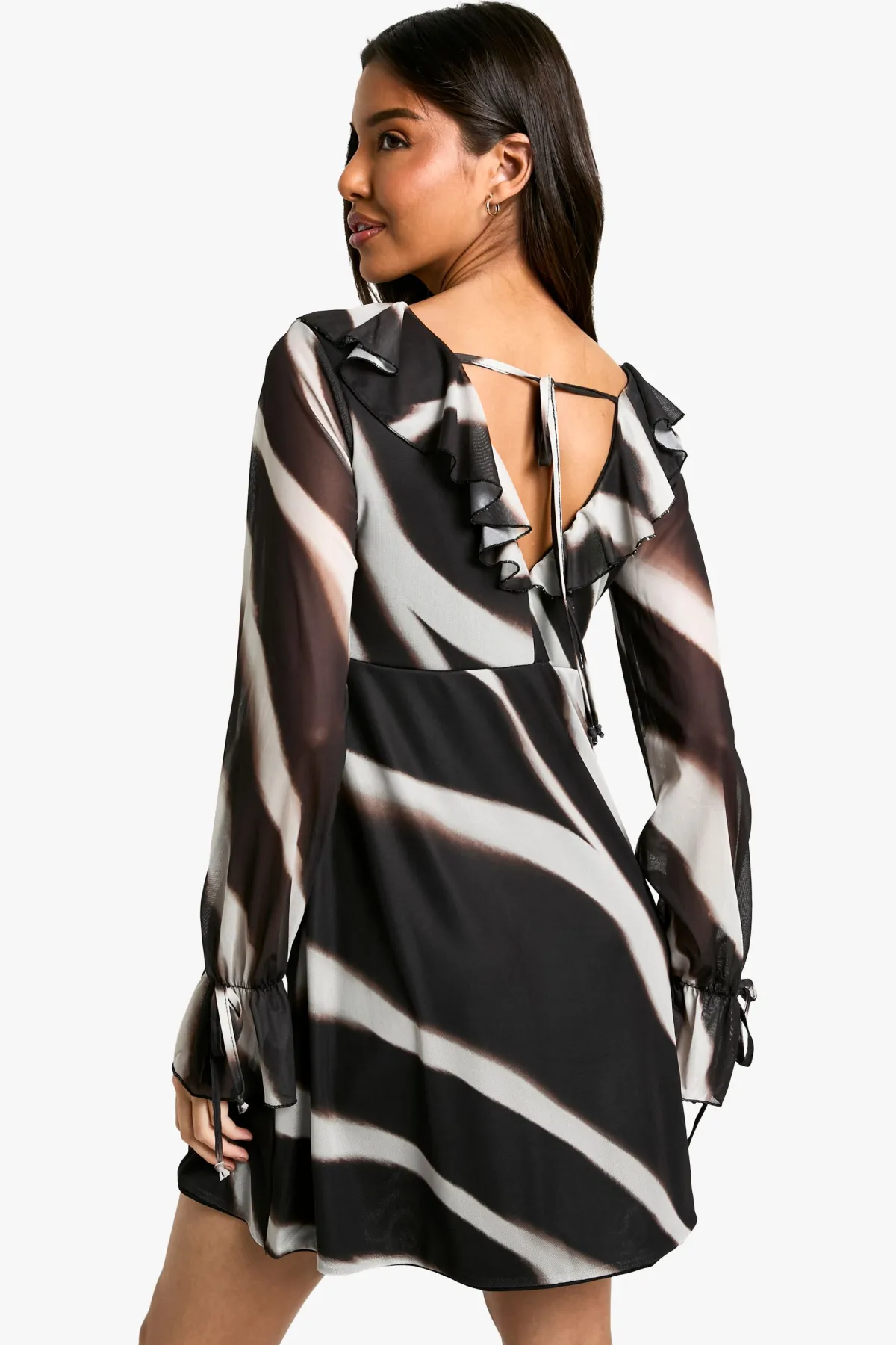 boohoo Robe courte en mesh à volants<Femme Robes Patineuses|Robes À Manches Longues