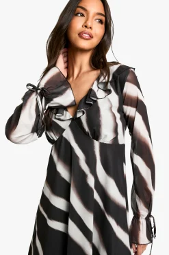 boohoo Robe courte en mesh à volants<Femme Robes Patineuses|Robes À Manches Longues