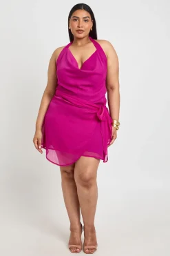 boohoo Robe Courte En Mousseline Avec Encolure Drapée Et Effet Cache-cœur Grande Taille<Femme Robes|Robes De Soirée Chic