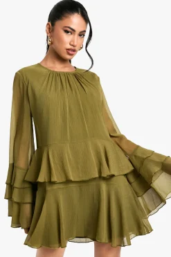 boohoo Robe courte en mousseline de soie à volants et manches évasées<Femme Robes Courtes|Robes À Manches Longues