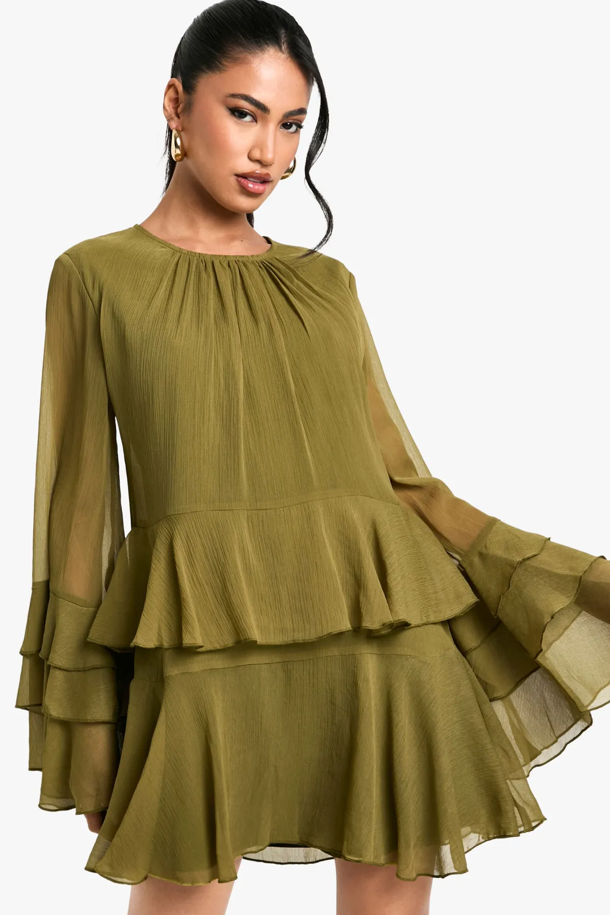 boohoo Robe courte en mousseline de soie à volants et manches évasées<Femme Robes Courtes|Robes À Manches Longues