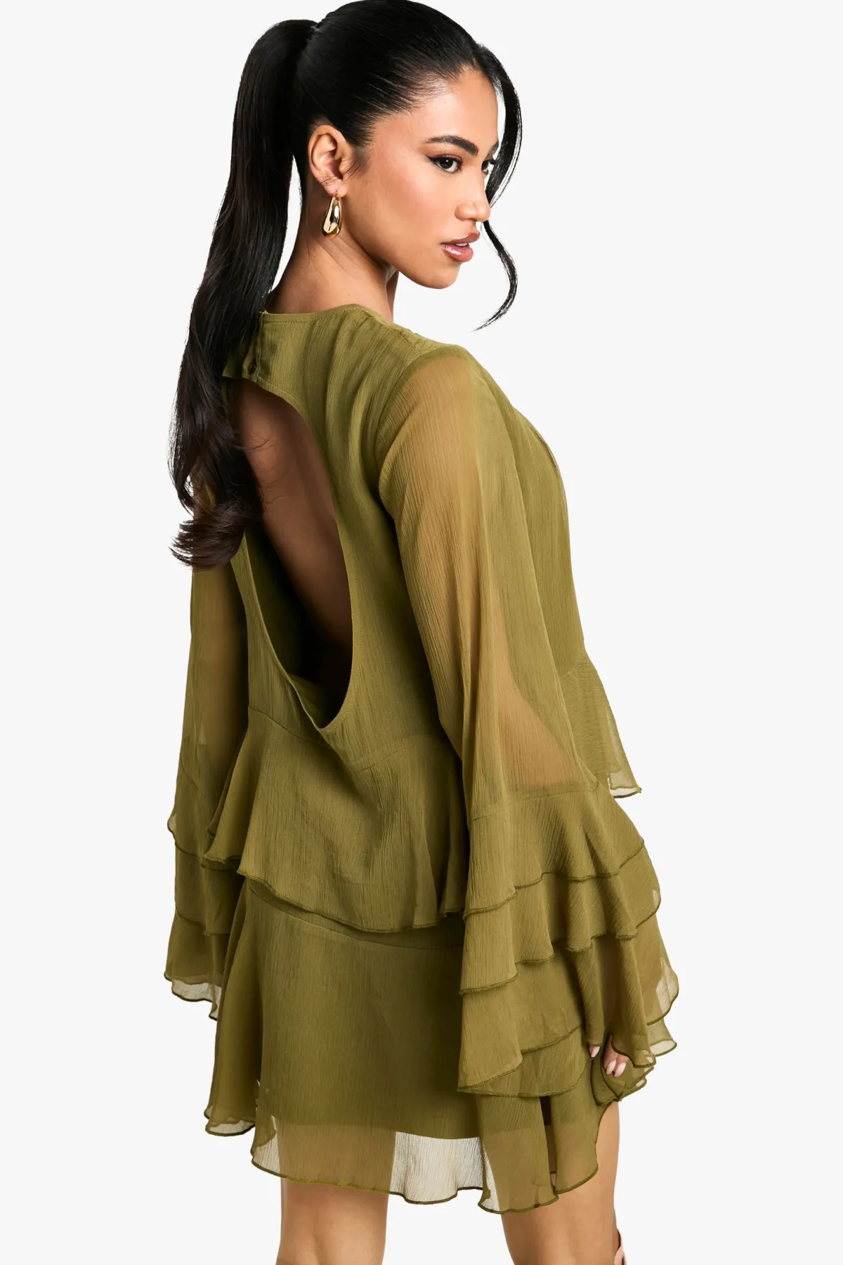 boohoo Robe courte en mousseline de soie à volants et manches évasées<Femme Robes Courtes|Robes À Manches Longues