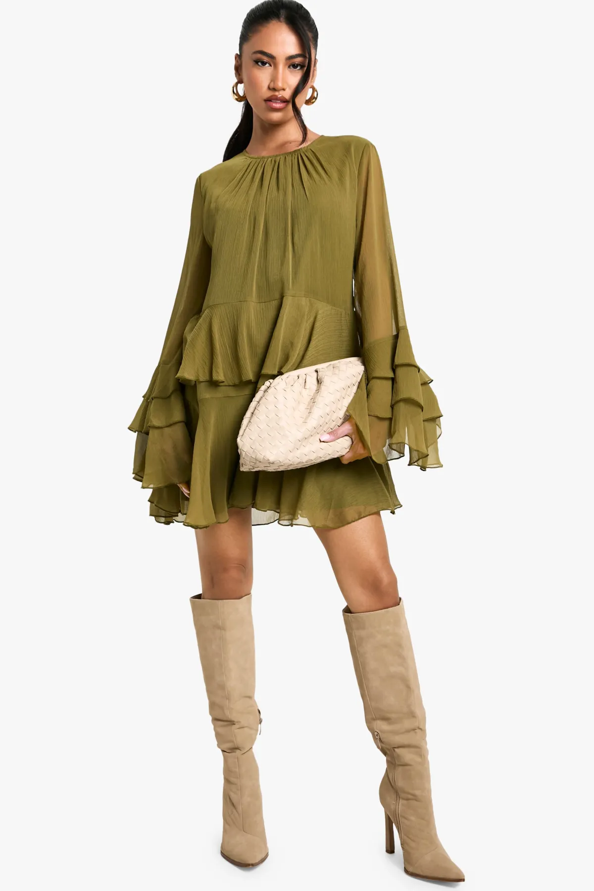 boohoo Robe courte en mousseline de soie à volants et manches évasées<Femme Robes Courtes|Robes À Manches Longues