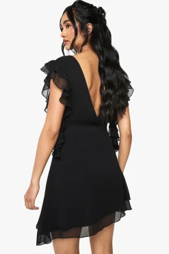 boohoo Robe Courte En Mousseline À Détails De Volants<Femme Robes|Robes Noires
