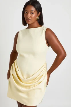 Robe Courte En Satin Drapé Avec Encolure Asymétrique Grande Taille