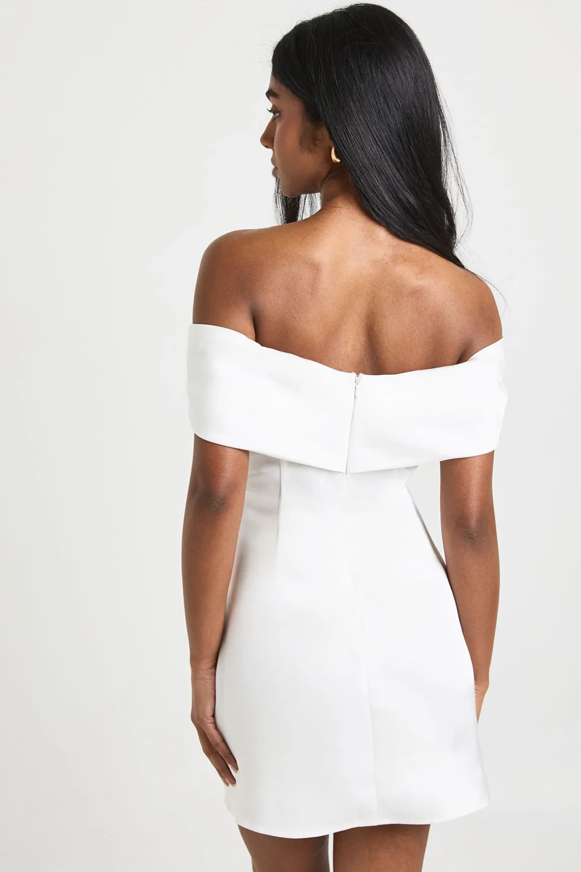Robe Courte En Satin À Détail Drapé Bardot Froncé