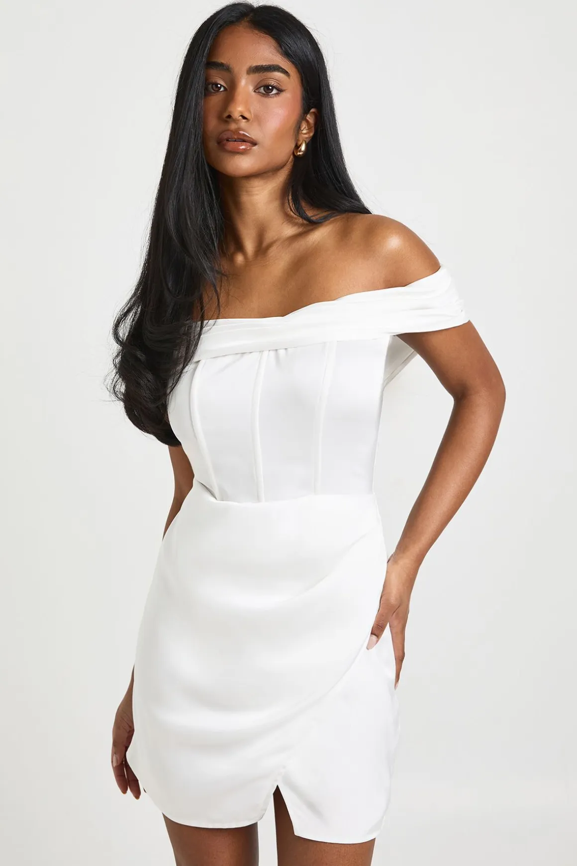 Robe Courte En Satin À Détail Drapé Bardot Froncé