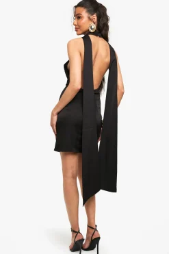 boohoo Robe courte en satin à encolure haute<Femme Robes Moulantes|Satin Et Dentelle