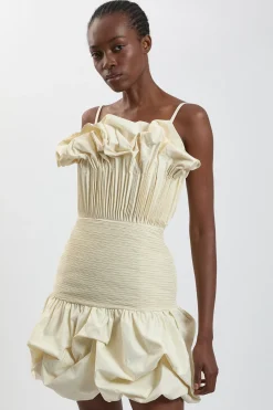 Robe Courte En Taffetas Avec Détails À Volants