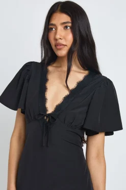 boohoo Robe Courte À Finitions En Dentelle Tall<Femme Satin Et Dentelle|Robes