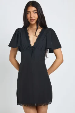 boohoo Robe Courte À Finitions En Dentelle Tall<Femme Satin Et Dentelle|Robes