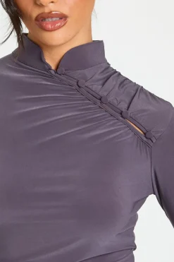 Robe Courte Froncée À Col Montant Avec Détail Boutonné