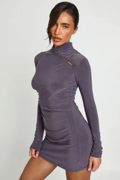 Robe Courte Froncée À Col Montant Avec Détail Boutonné