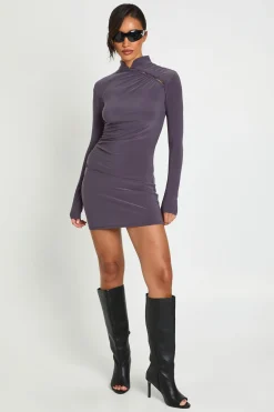 Robe Courte Froncée À Col Montant Avec Détail Boutonné