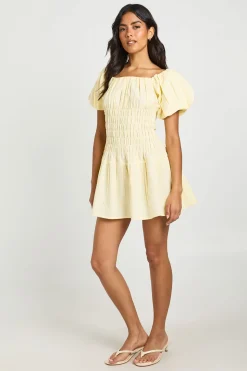 Robe Courte Froncée À Manches Bouffantes Effet Lin