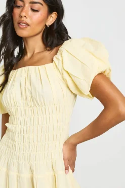 Robe Courte Froncée À Manches Bouffantes Effet Lin