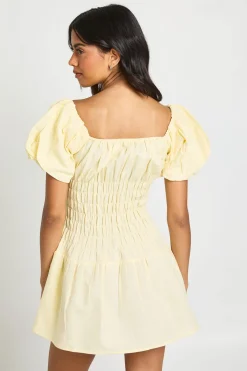 Robe Courte Froncée À Manches Bouffantes Effet Lin