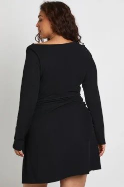 boohoo Robe Courte Froncée À Manches Longues Grande Taille<Femme Robes À Manches Longues|Robes