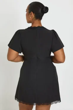 Robe Courte Grande Taille Avec Bordure En Dentelle