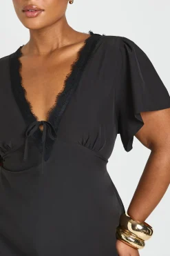Robe Courte Grande Taille Avec Bordure En Dentelle