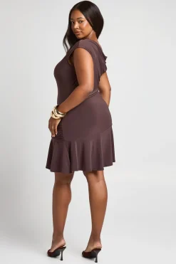 Robe Courte Grande Taille À Détail Drapé Asymétrique