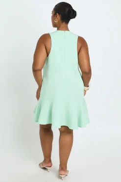 boohoo Robe Courte Grande Taille À Encolure Dos Nageur Et Ourlet À Volant<Femme Robes Courtes|Robes