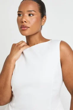 boohoo Robe Courte Grande Taille En Satin Drapé À Encolure Bateau<Femme Satin Et Dentelle|Robes