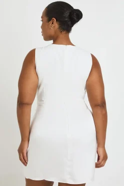 boohoo Robe Courte Grande Taille En Satin Drapé À Encolure Bateau<Femme Satin Et Dentelle|Robes