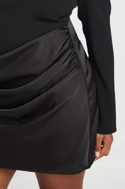 Robe Courte Grande Taille En Satin Drapé À Manches Longues