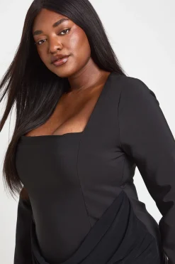 boohoo Robe Courte Grande Taille À Manches Longues En Tissu Fluide Drapé<Femme Robes Mi-Longues|Robes À Manches Longues
