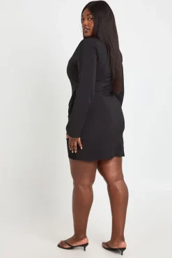 boohoo Robe Courte Grande Taille À Manches Longues En Tissu Fluide Drapé<Femme Robes Mi-Longues|Robes À Manches Longues