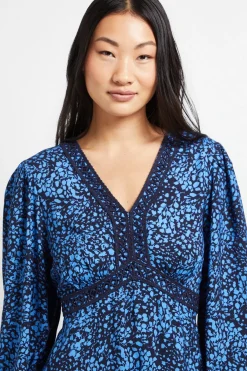 Robe Courte Imprimée À Manches Longues Avec Finitions En Dentelle Pour Petite Taille